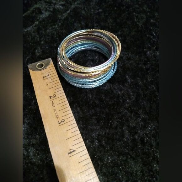  Lot Of Assorted Child Or Doll Sized Bangles - Picture 10 of 11